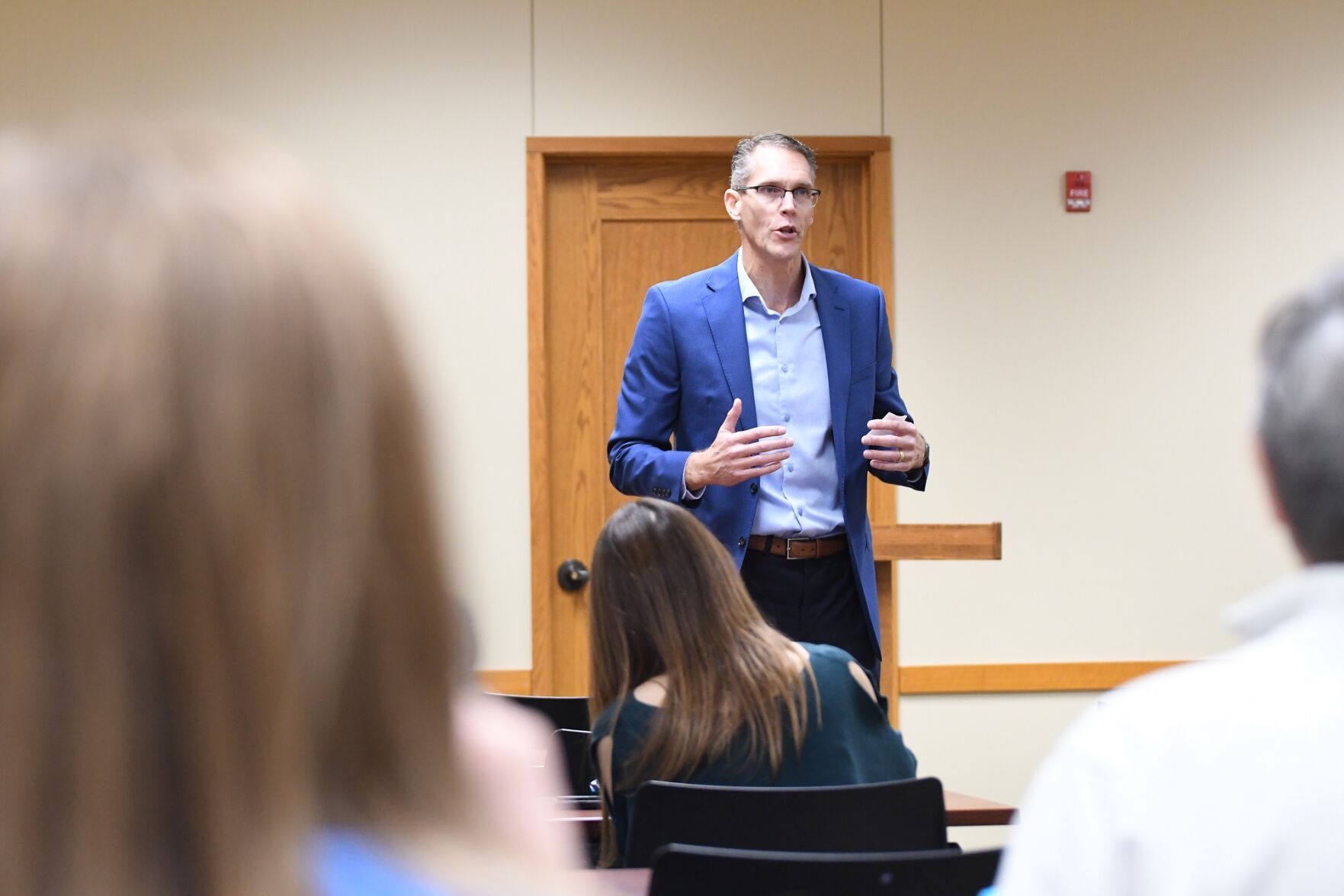 Rep. Feenstra speaks at chamber meeting